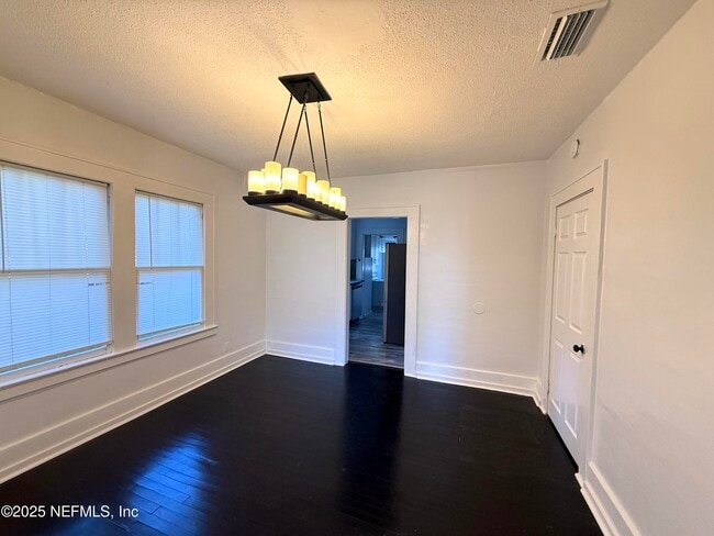 Photo - 4541 Woolman Ave