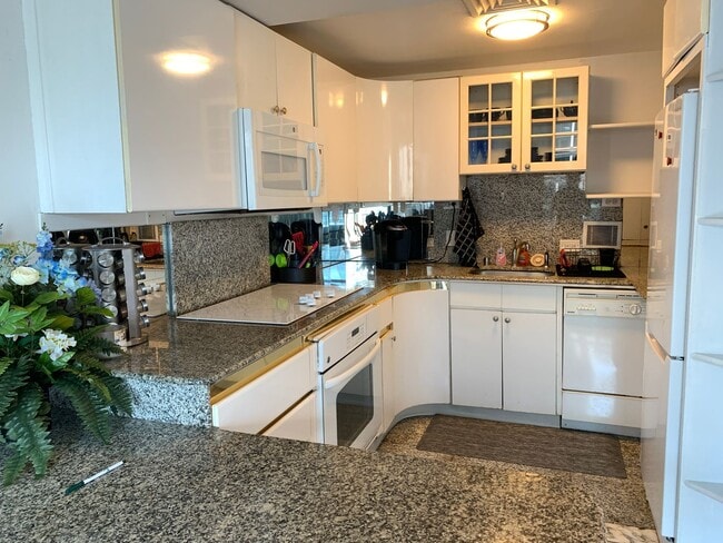 Photo - Central AC, 2 Bedroom, 2 Bathroom, Harbor Square Condo, Ocean Views Unidad 23E