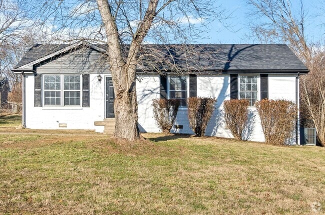 Building Photo - 3 Bedroom Dog Friendly Home For Rent!