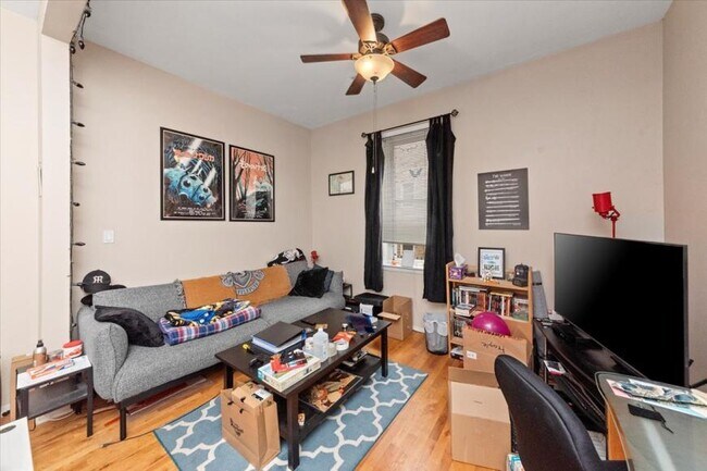 Building Photo - 1 bedroom in Chicago IL 60613 Unit 1R Rental