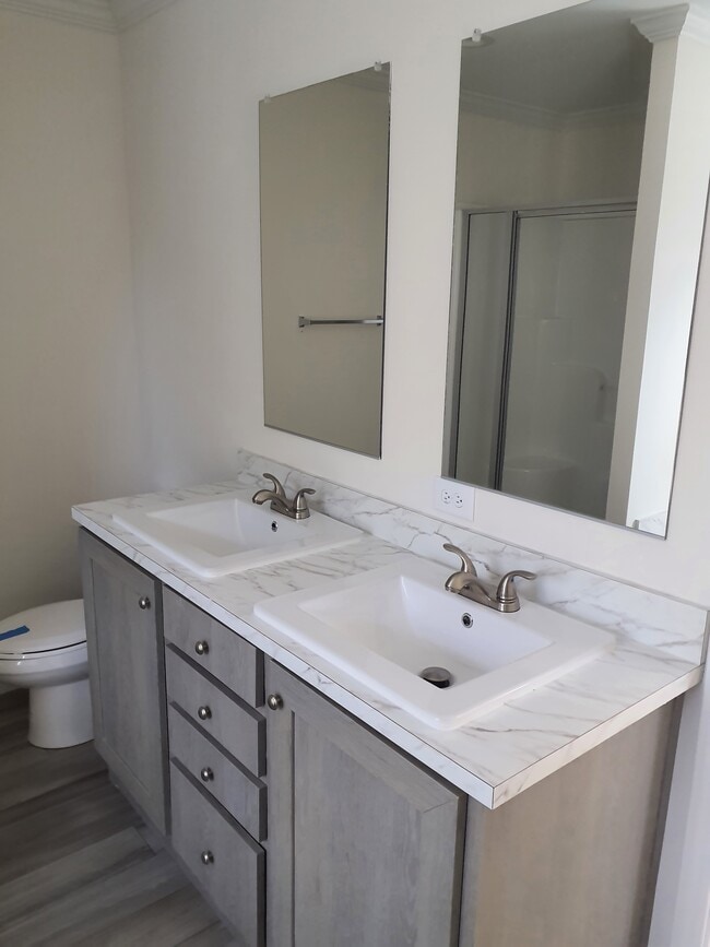 Photo - 1622 Jarrard Way