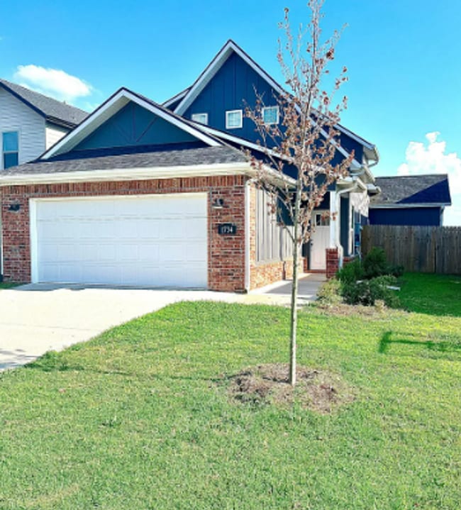 3 Bed, 2.5 Bath Two-Story Home with Granit... - 3 Bed, 2.5 Bath Two-Story Home with Granit...