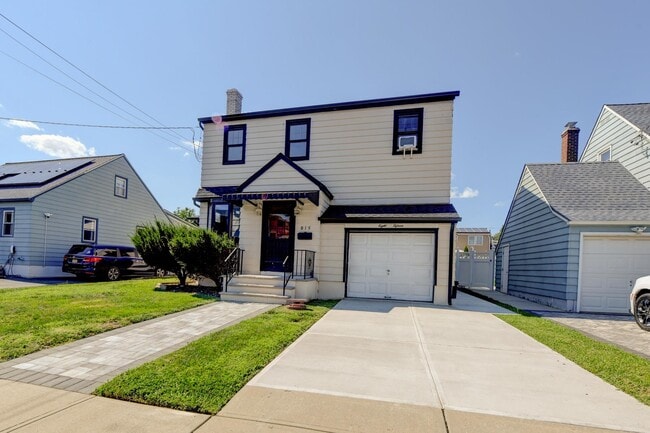 Building Photo - 815 3rd St Unit 815