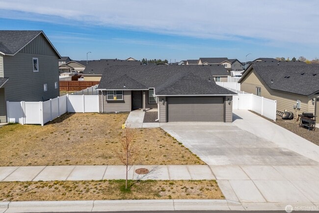 Building Photo - Never been rented before new home in Mae V...