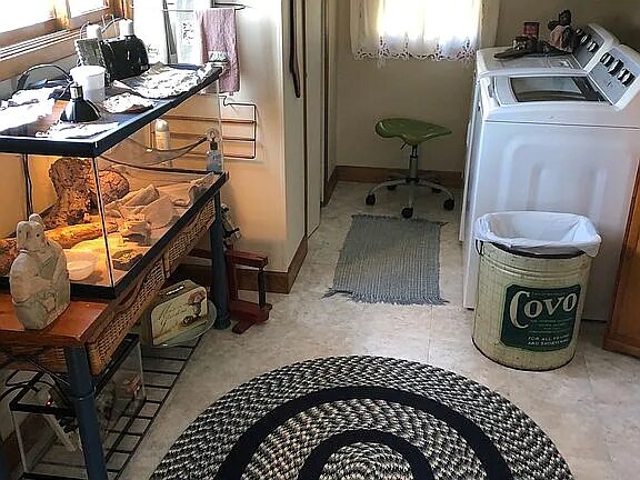 Photo - 205 N Illini St