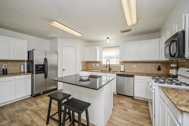 Photo - 2534 Halstead Dr