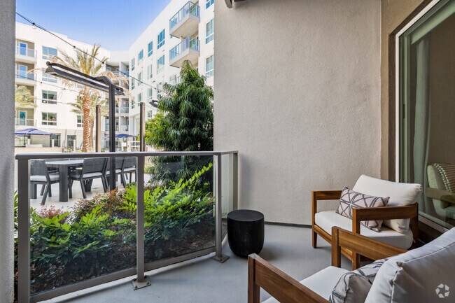 1BR, 1BA -718-722SF - Patio