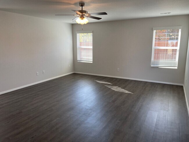 Photo - 721 Belhaven Rd