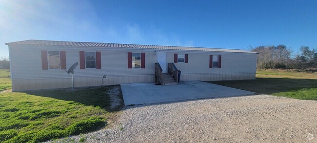 Building Photo - Mobile home in Country Setting