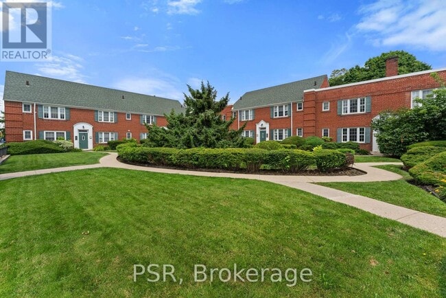 Photo - 1365 Bayview Ave