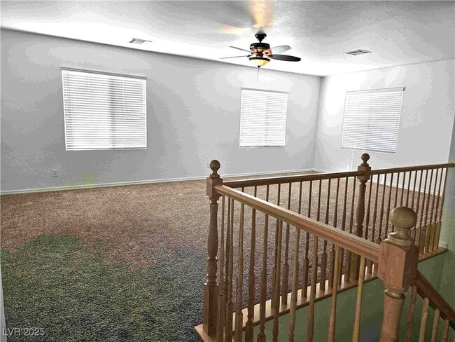 Photo - 2553 Chateau Clermont St