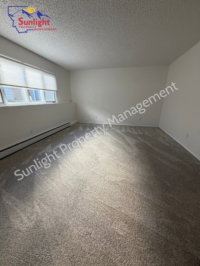 Photo - 2 Bed / 1 Bath Apartment – Laurel Montana Unit 4