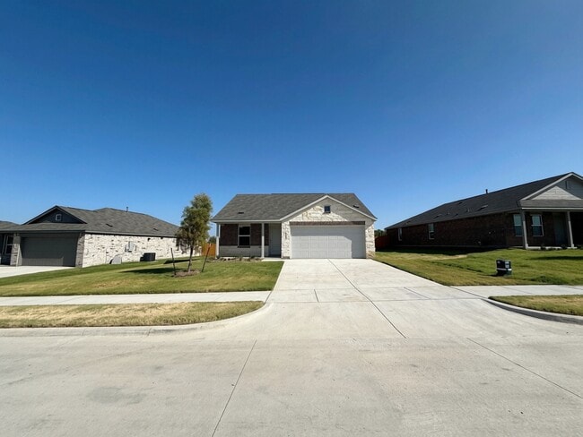 Photo - 401 Meadows Ln
