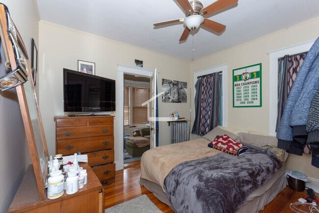 Photo - Amazing 6 bed 3 bath in Brighton!!!