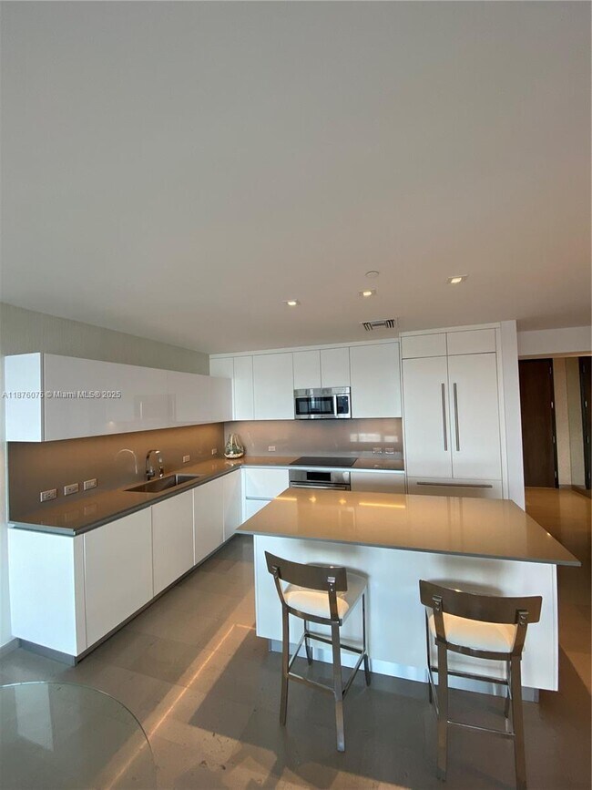 Photo - 88 SW 7th St Unidad 1904