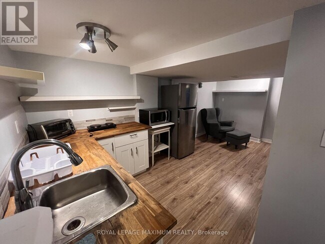 Photo - 16 Langholm Dr