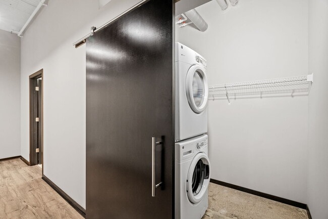 DeWitt - 2 Bed / 2 Bath - 1,263 Sq.Ft. - 333 on the Park