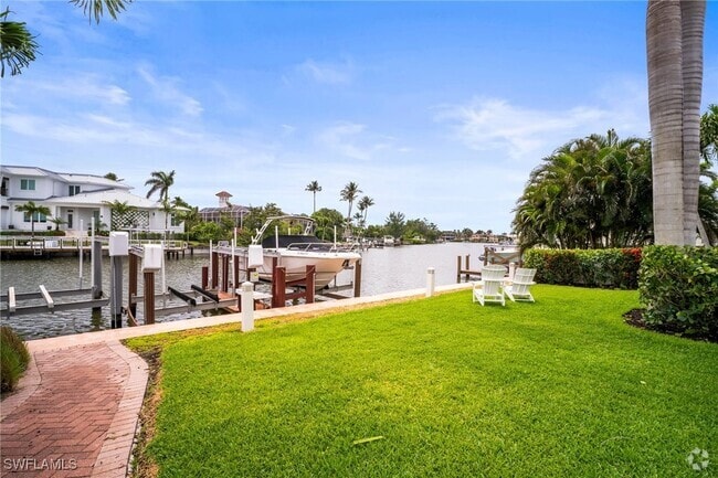 Building Photo - 2100 Gulf Shore Blvd N Unit 220 Rental