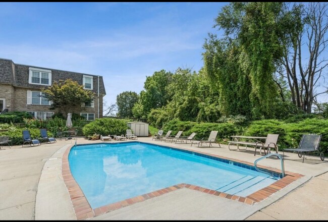 Photo - 1100 E 6th St