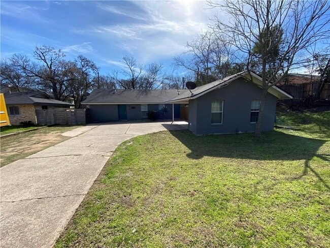 Building Photo - 6113 Manor Rd Rental