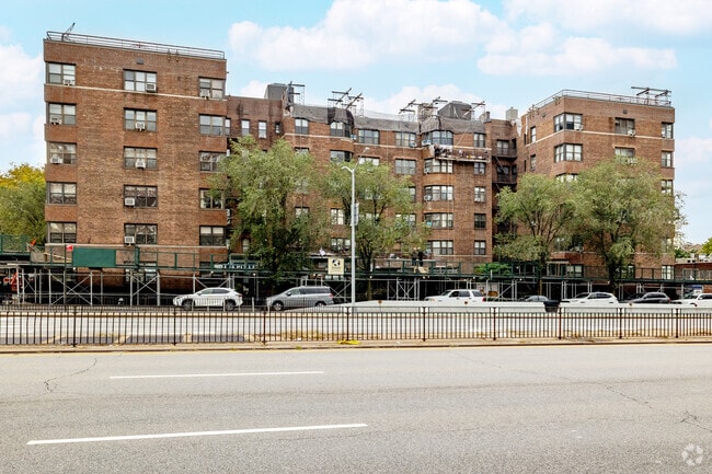 Photo - 98120 Queens Blvd