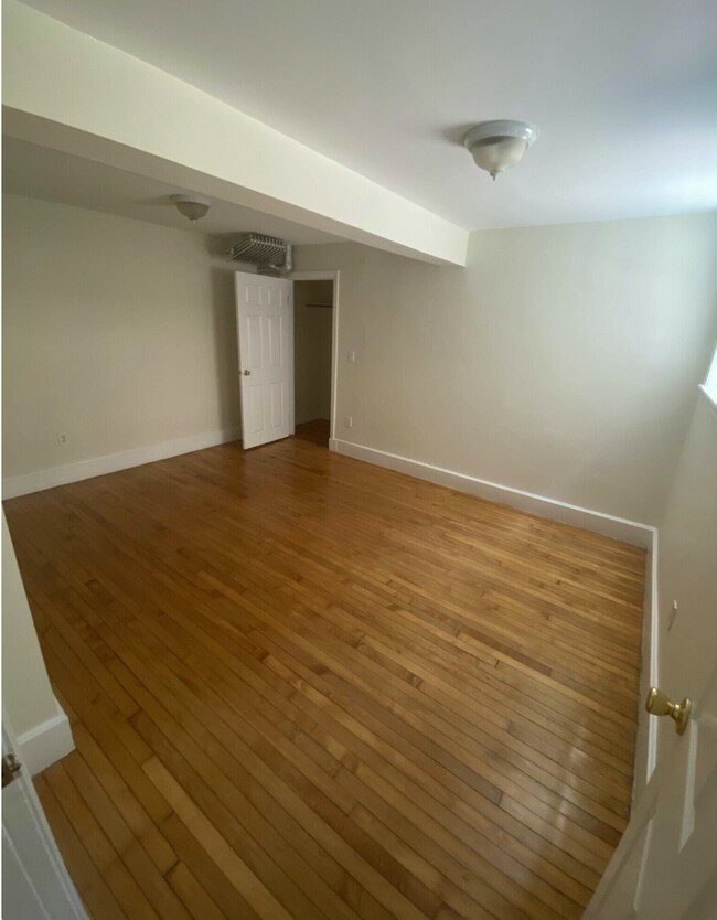 Photo - 14 Centre St