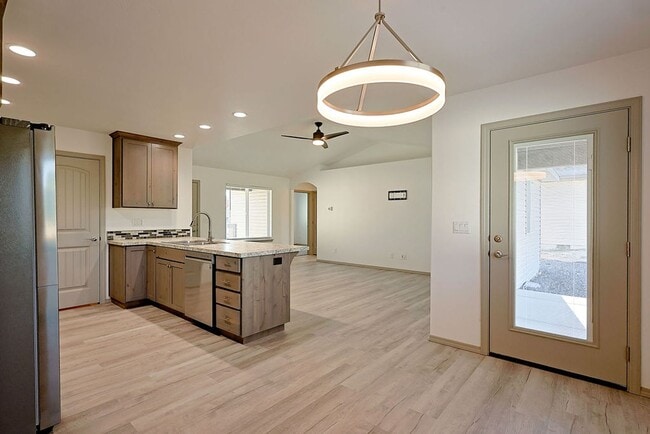 Photo - 709 E Ave K