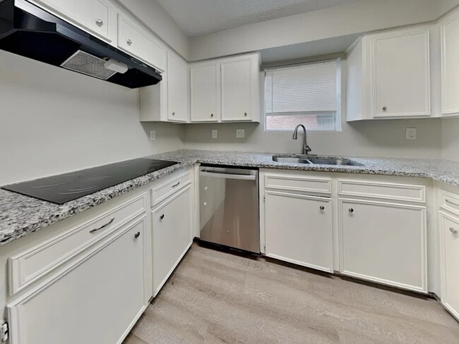 Photo - 16515 Cairngorm Dr