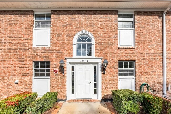 Building Photo - 4212 Lake Underhill Rd Unit A