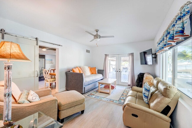 Building Photo - 157 Ocean Dr Unit ID1306925P