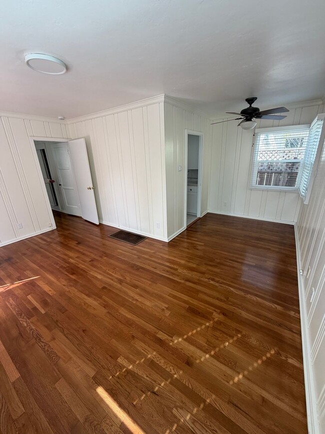 Photo - 4832-4834 Kansas St Unit 2