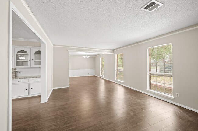 Photo - 1123 Marne Ln