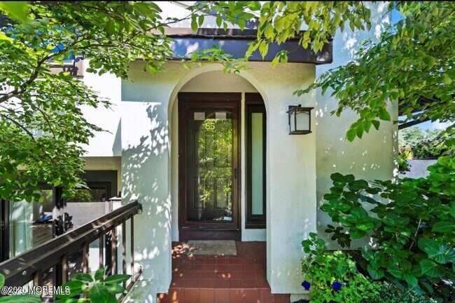 Building Photo - 85 Tower Hill Dr Unit 608