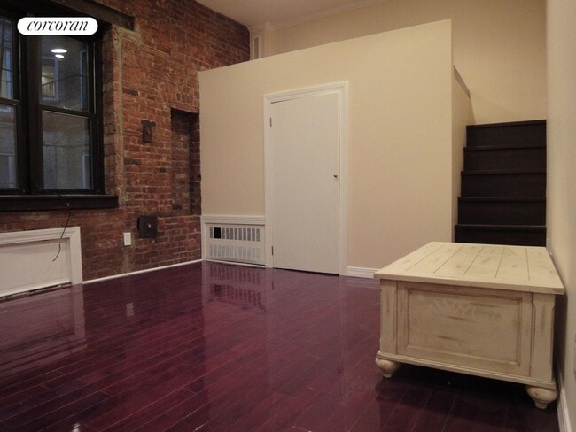 Photo - 152 E 35th St