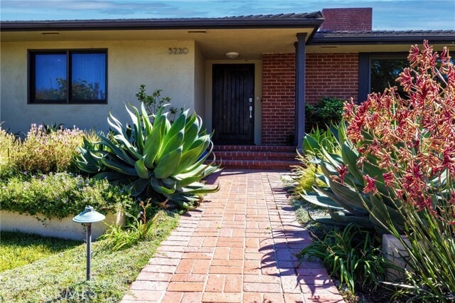 5220 E Los Flores St