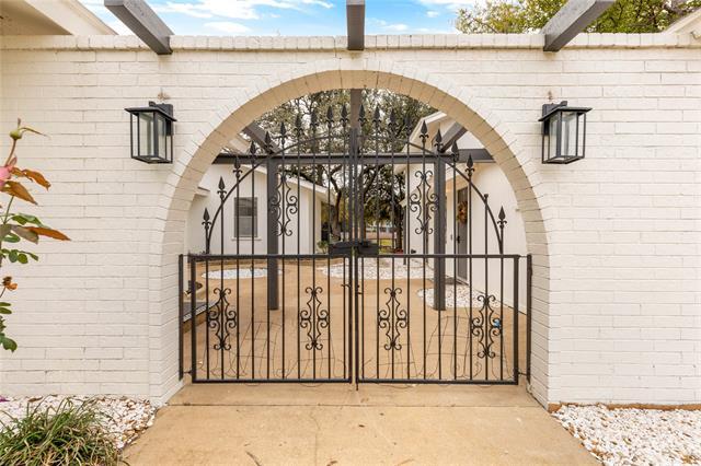 Photo - 301 Granada Calle St