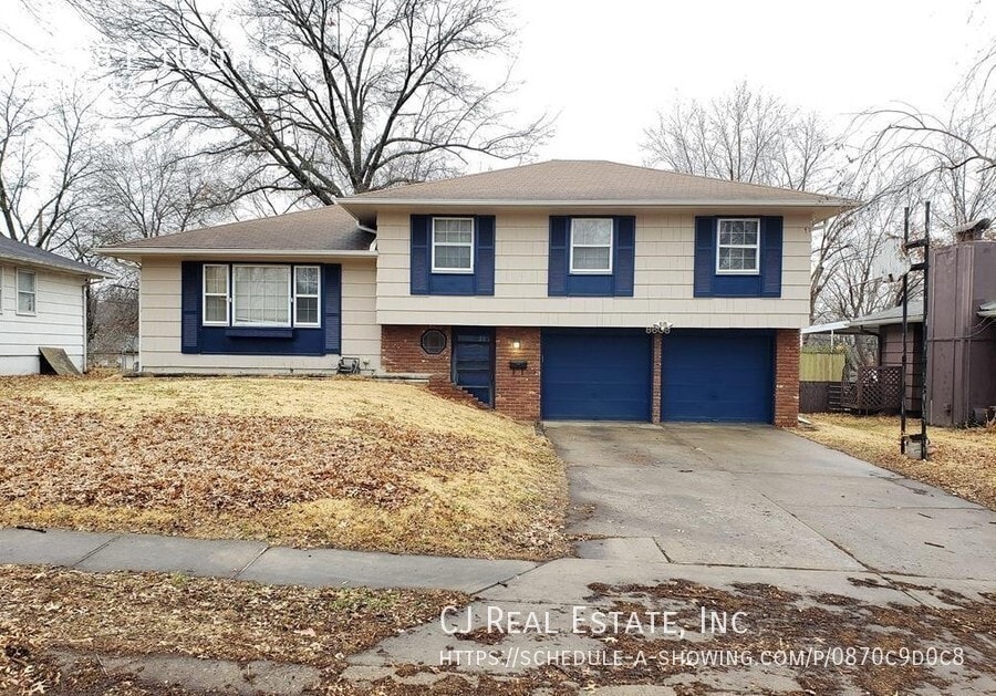 Photo - 8608 E 109 St