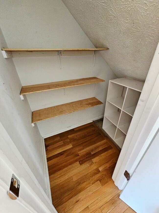 Photo - MOVE-IN READY! 2BR Townhome in Clintonville near OSU – W/D, Parking, Pet Friendly