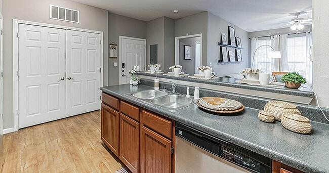 Kitchen-03-Fitness-Center-01-Hill-Place-Fayetteville-AR - Hill Place