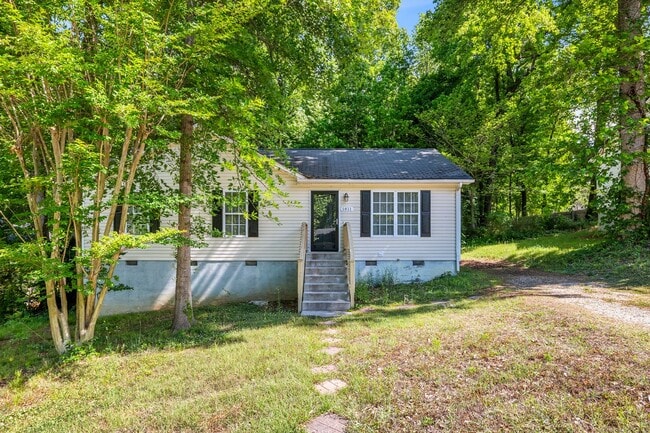 Building Photo - NW Home - Updated Kitchen and Bathrooms, Wood Laminate Flooring, Deck, Must See!
