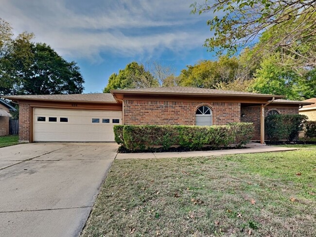 Building Photo - Charming 3-Bed, 2-Bath Home in Burleson with Garage Parking