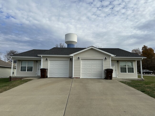 Building Photo - 9029 Landon Ln Unit 9031