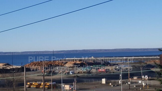 Photo - 1015 Railroad Ave Unidad #212 Rental