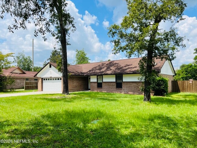 Photo - 780 Ashwood St