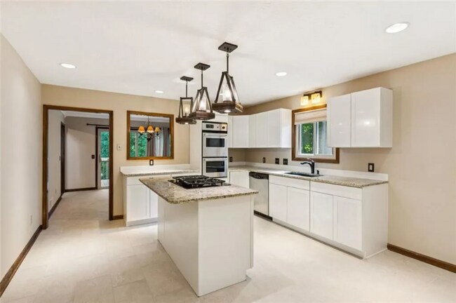 Photo - 1616 Maple Ridge Dr