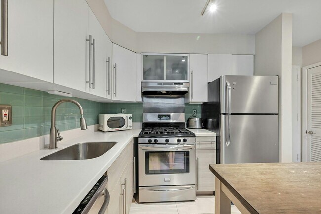 Photo - 120 Sherman Ave Unidad 3F