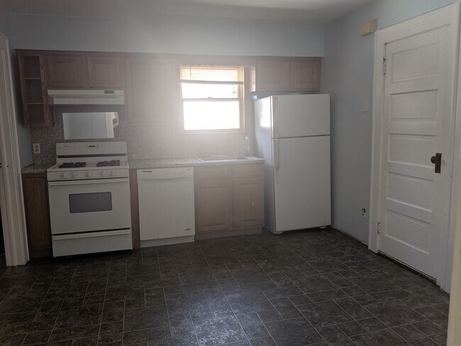 Eat in kitchen - 225 Orchard St