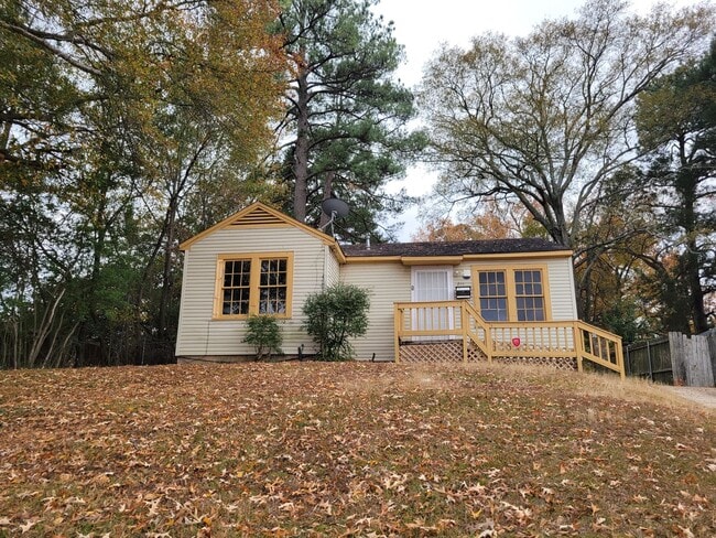 Building Photo - Highland Two Bedroom Home