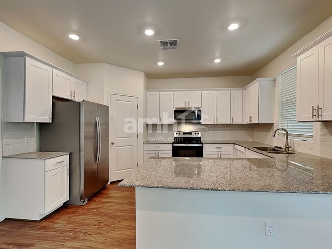 Photo - 678 W Laredo Ave
