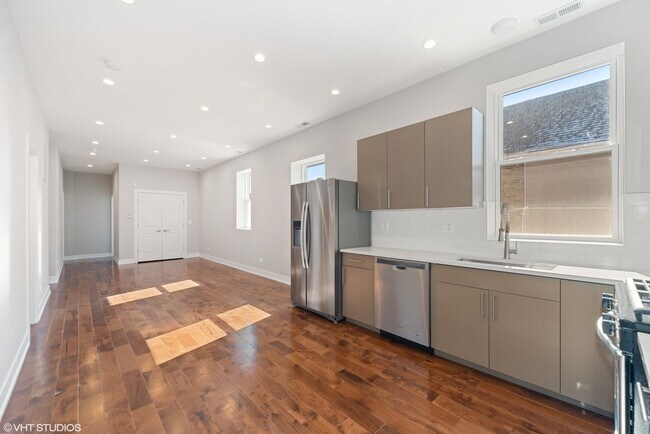 Photo - 2510 S Sacramento Ave Unit 2